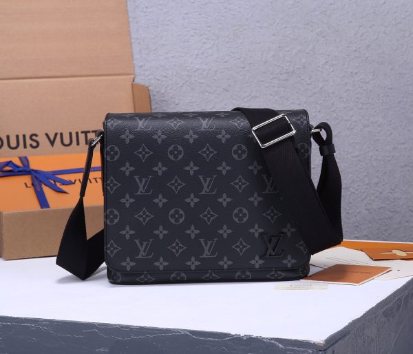 DISTRICT PM Messenger Bag