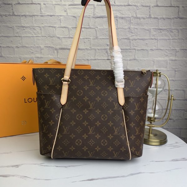 Totally GM Tote Bag M56689