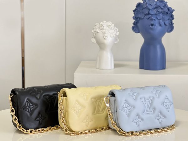AAA- Wallet On Strap Bubblegram