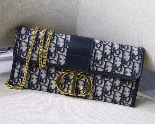 30 Montaigne Oblique Pouch