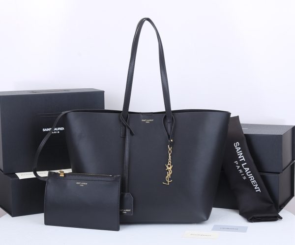 Bold East/West Shopping Bag In Grained Leather