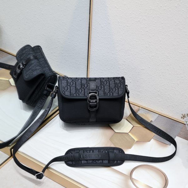 DIOR 8 MINI BAG WITH STRAP blk