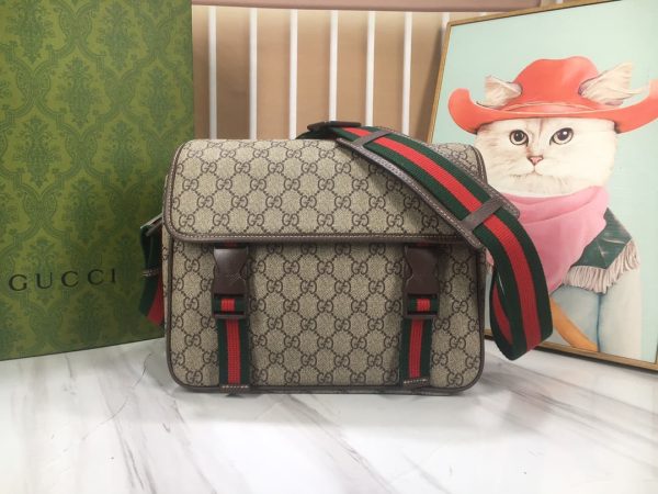 GG Supreme canvas Messenger Bag