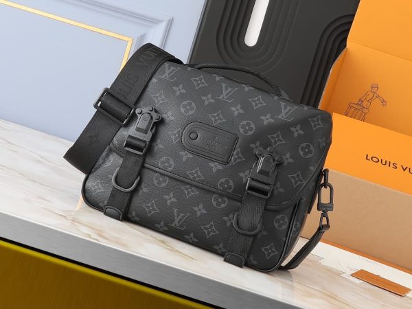 Trail Messenger-  Black