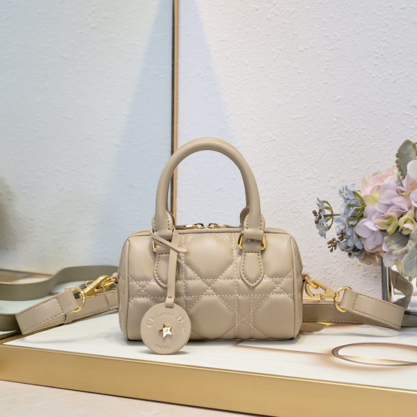 Dior Groove 16 Mini Bag beige