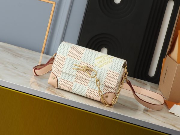 Steamer Wearable Wallet N40674