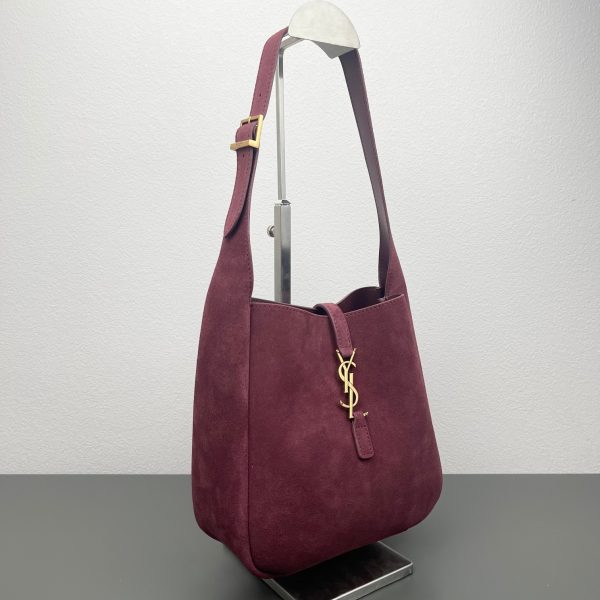LE 5 À 7 Supple Large Samll in Suede wine red