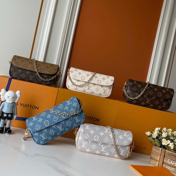 Fall-Winter 2024 Wallet on Chain Ivy