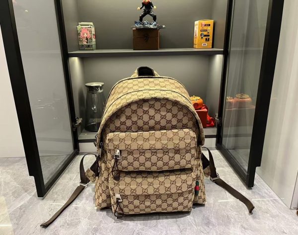 Medium backpack with Gucci logo