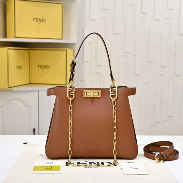 Peekaboo Soft Medium with Chain brown