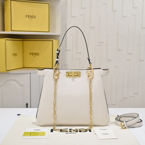 Peekaboo Soft Medium with Chain white