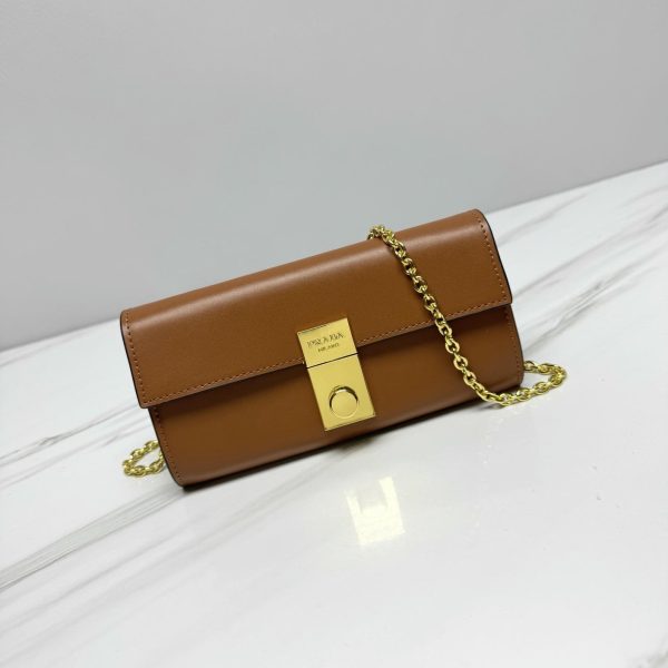 Leather wallet with chain shoulder strap Brown