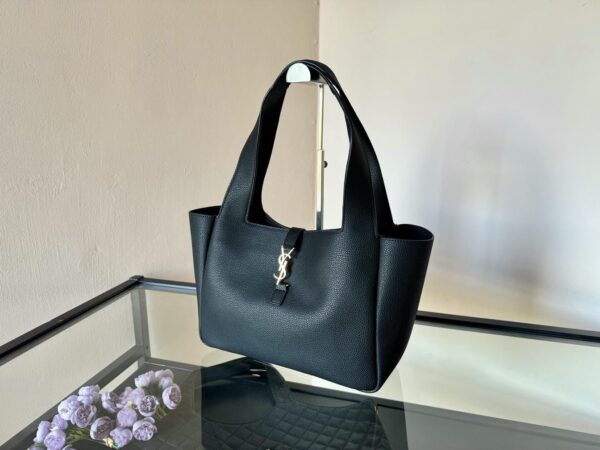 Le 5 À 7 Bea In Grained Leather