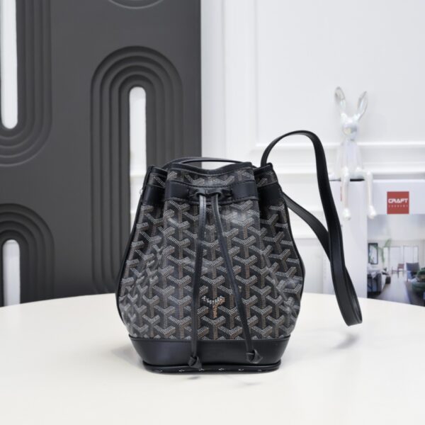 Petit Flot Bucket Bag black