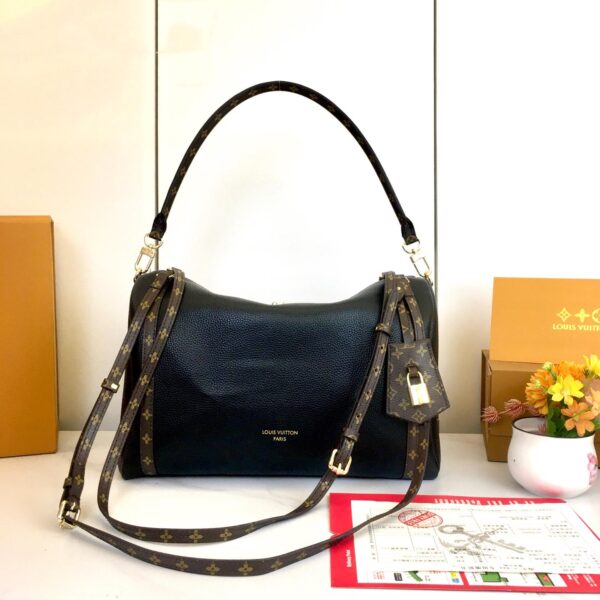 Express Travel black