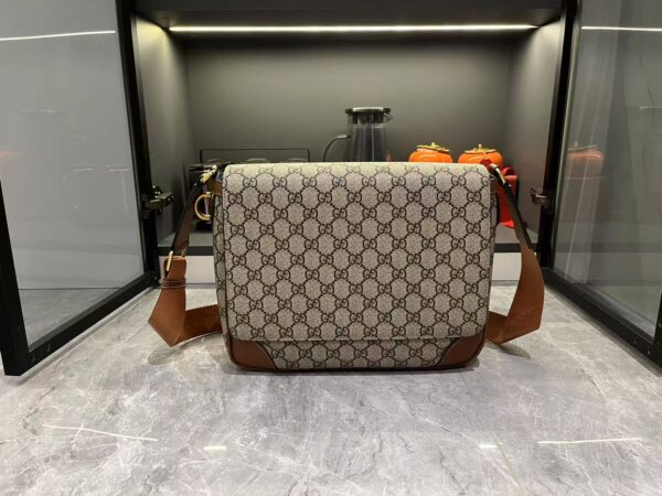GG Emblem medium crossbody bag beige