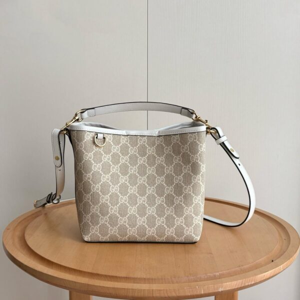 GG Emblem small bucket bag beige-white