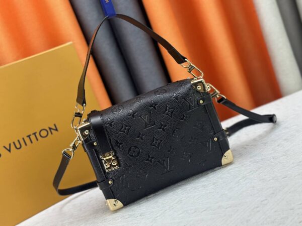 Side Trunk MM embossed black