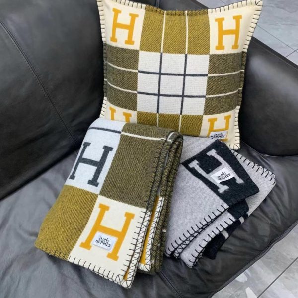 Hermès Avalon III Throw Pillow - Yellow