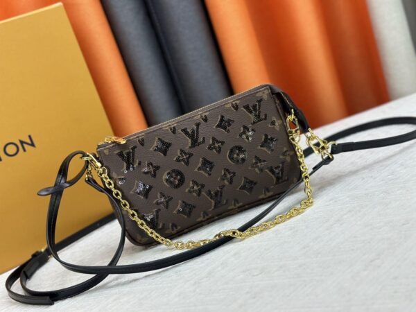 Monogram Noir Pochette Accessoires