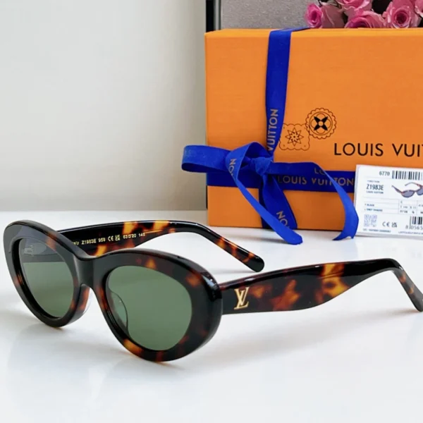 AAA-Fame Oval Sunglasses with box brown