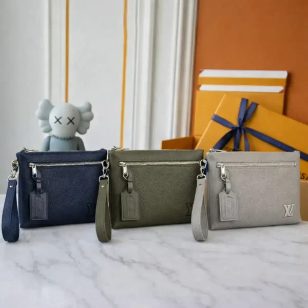Takeoff Pouch