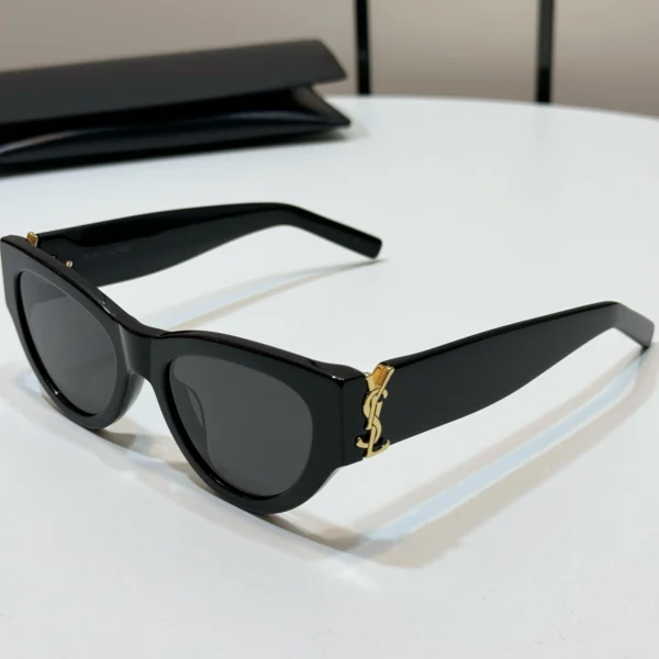 AAA-Saint Laurent SL M94 with box