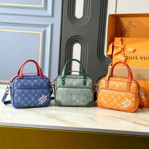 Nil Cross-Body Bag