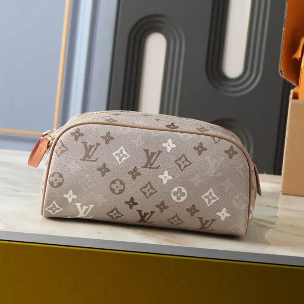 Sand Beige Dopp Kit